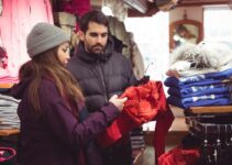 Seasonal Clothing Liquidation: When to Buy and Sell
