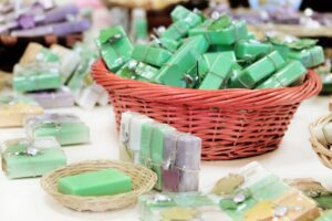 Candle Liquidation Lots: Yankee, Bath & Body Works Surplus Inventory