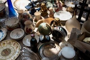Collectibles in Liquidation Lots: Antique, Memorabilia & Vintage Surplus